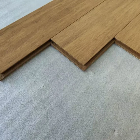 高品質の工場直送のカスタマイズ可能な厚さ 8 mm、12 mm の堅木張りの床で、ご自宅やビジネスにモダンなスタイルを演出します。